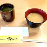 牛かつと美味しいお料理のお店 鴨ちゃん - セルフ味噌汁1