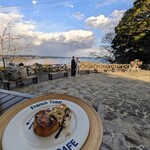 LONCAFE 江ノ島本店 - テラス席からビニールカーテン越しです♡