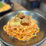 BELLA NOTTE - ◯ベラノッテ ミートボールパスタ¥1,280
…こちらのスペシャリテとありましたので
オーダーしてみました。

映画“わんわん物語”で登場するパスタをイメージしたものだとか♪(*´ー｀*)