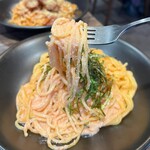 BELLA NOTTE - もっちりした少し太めの生パスタです。
雲丹の風味は全く感じられず…
たらこは火が通り過ぎているなぁ〜という印象(*´-`)