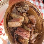 La montagnon - 中のお肉を取り出して細かく切って戻します。