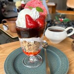 107cafe+dogs - クリームチーズアイスとイチゴ