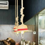 RAMEN HITONI YASASHIKU - 【店内】