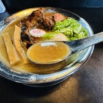 RAMEN HITONI YASASHIKU - 【煮干こいくち＝スープ】