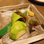 炭焼 基 - アボカドの蕎麦つゆ漬けは酒が進む