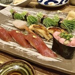 すし酒場 魚あるき - 「づけ鮪（税込￥400）×3」「赤海老（税込￥400）」「穴子（税込￥330）×2」「ねぎとろ軍カン（税込￥330）」「メネギ（税込￥550）×4」