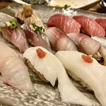 すし酒場 魚あるき - 「カンパチ（税込￥330）」「えんがわ（税込￥250）×2」「アジ（税込￥250）×2」「サバ（税込￥330）×2」「炙り中トロ（税込￥580）」「本鮪中とろ（税込￥550）×2」