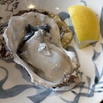 ネオ和食居酒屋 君に会いたくなるから - 生牡蠣 1ピース440円