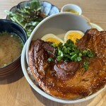ネオ和食居酒屋 君に会いたくなるから - とろけるスマイル味噌角煮丼