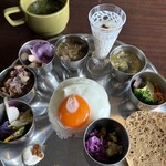 エントロ スープ&タパス - お魚、豚肉、野菜薬膳カレー！
      すべてまぜまぜして  ホント楽しい美味しい