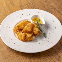 モッツァレラチーズのフリット ～はちみつ添え～