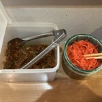 くるめや - 卓上の高菜と紅生姜