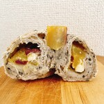 8bagels - 黒ごまさつまクリチ 断面
