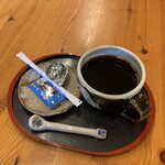 ゆでた亭うどん太郎 - ホットコーヒーおまけにチョコがあります