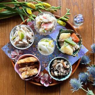 名物！季節ごとに変わるおばんざい全部盛り6種は味も見た目も◎