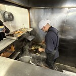 加賀 - 天ぷら調理中