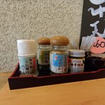 五島うどん びぜん家 - 卓上調味料(海水塩、抹茶塩、昆布塩、柚子胡椒)