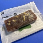 三英堂 - 黒の松もち