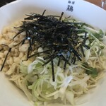 麺屋 鶏ノ湯 - 揚げ玉、ネギ、カイワレ、刻み海苔がストレート細麺に乗ってます。