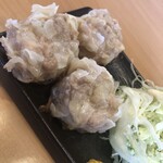 麺屋 鶏ノ湯 - 底が焼かれ焦げ目が旨い。肉厚のぶりんぶりんのシウマイ！
