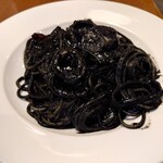 カプリチョーザ - イカスミ パスタ 1,230円