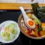 麺紡 - 土日限定メニューカレータンタンに鶏つくねめっちゃ合います