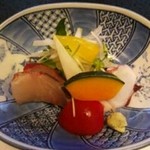 しま鯵と鯛と蛸のお造り、夏野菜と共に