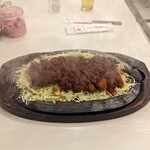 名古屋名物 みそかつ 矢場とん 名古屋駅エスカ店 - カツの左側や写メ右上の湯気、見えます？