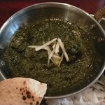 月とスパイス - 限定カレー(追加料金カレー)の｢サグチキンカレー｣  自分の好みとは違う味わいだった