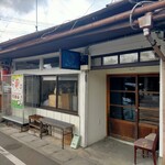 月とスパイス - 外観  商店街？の一角