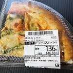 オーケー - カットピザ（スモークチーズ入りシーフード）146円