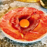 肉の匠 将泰庵  船橋本店 - 将泰庵名物！王者の炙りユッケ ¥1,738(ランチの価格)
