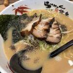 らーめん世界 - ノーマル醤油豚骨より魚介のうまみがあるとの事です