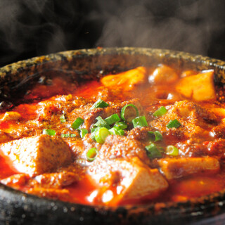 口福中華 奇創天外 - 料理写真:名物！石焼天外麻婆豆腐