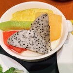 Sheraton Hong Kong Hotel & Towers - 2023/11/24(金)8:14普段あんまりフルーツ食べないけど、今回はフルーツ大好きベトナム女性もいるので触発されました