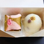 銀座あけぼの - 料理写真:さくらもち（期間限定）と白玉豆大福（こしあん）