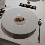 Takumi - フランス産フォアグラのポワレ・根セロリのピューレ・ホウレン草とホワイトバルサミコ酢・梨とクルミ・バニラ風味の泡