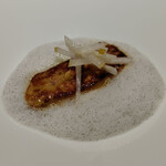 Takumi - フランス産フォアグラのポワレ・根セロリのピューレ・ホウレン草とホワイトバルサミコ酢・梨とクルミ・バニラ風味の泡