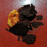 Takumi - 和牛ホホ肉の煮込み、トウモロコシのパンケーキ・赤ワインとバターのソース・オーストラリア産黒トリュフ