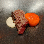 Takumi - 本マグロの中トロの炙り・色々シリアルのパンのペースト・パプリカのムースとチョリソー・レフォールのクリームソース