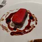 Takumi - エゾ鹿のロース肉のロティ・レモングラスとカシスのソース・ナッツのソース・ジロール茸のソテーとドライセップ茸風味のゴボウ・アーティチョークのピューレ