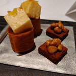 Takumi - 小さなレモンタルト、ヘーゼルナッツとチョコレート