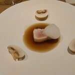 eman - とろ鰆のゆず泡乗せ、スライスマッシュルーム&山羊のチーズを練り込んだニョッキ