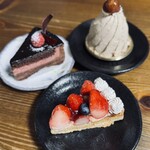 キャトル - 和栗のモンブラン、タルトフレーズ、ベリーショコラ