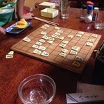 紀八 - 小上がりには将棋が３セットある。将棋を楽しみながら飲めちゃいます。