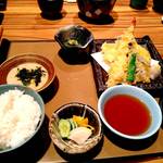 サカナキュイジーヌ・リョウ - 天ぷら5点盛りと自然薯定食