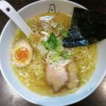 札幌 凡の風 - 中華そば 鶏と魚出汁の塩のアップ