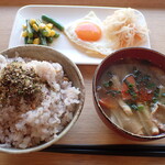 トーコーキッチン - 朝定食 目玉焼き 副菜二品、豚汁 ご飯