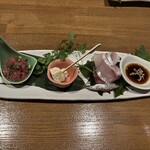 うしごや - 突き出し　馬肉・フルーツチーズ・寒鰤と縞鯵