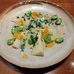 Enoteca 眞  - タケノコとそら豆のソテー自家製カラスミ2800円